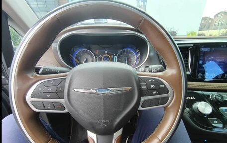 Chrysler Pacifica (RU), 2016 год, 2 250 000 рублей, 8 фотография