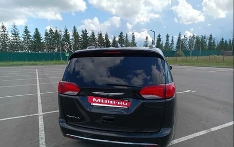 Chrysler Pacifica (RU), 2016 год, 2 250 000 рублей, 6 фотография