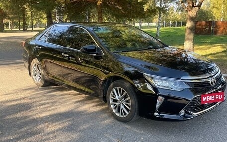 Toyota Camry, 2017 год, 2 300 000 рублей, 2 фотография