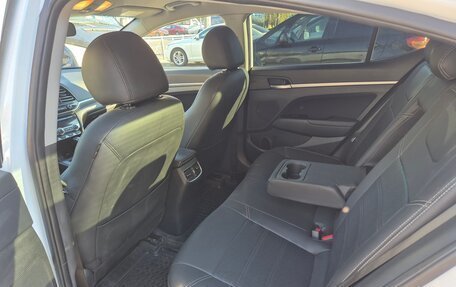 Hyundai Elantra VI рестайлинг, 2019 год, 1 300 000 рублей, 8 фотография