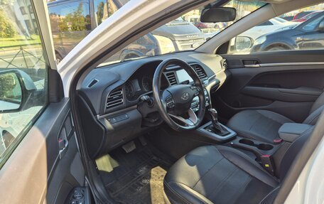 Hyundai Elantra VI рестайлинг, 2019 год, 1 300 000 рублей, 9 фотография