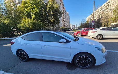 Hyundai Elantra VI рестайлинг, 2019 год, 1 300 000 рублей, 6 фотография