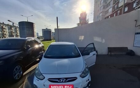 Hyundai Solaris II рестайлинг, 2013 год, 370 000 рублей, 3 фотография