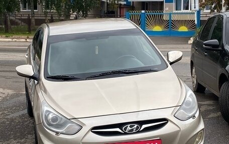 Hyundai Solaris II рестайлинг, 2011 год, 750 000 рублей, 3 фотография