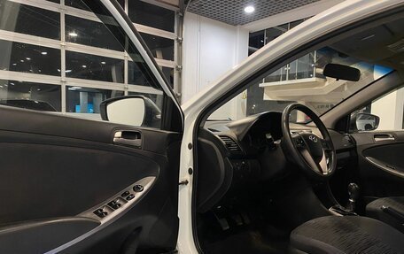 Hyundai Solaris II рестайлинг, 2015 год, 580 000 рублей, 19 фотография