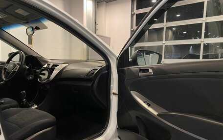 Hyundai Solaris II рестайлинг, 2015 год, 580 000 рублей, 25 фотография