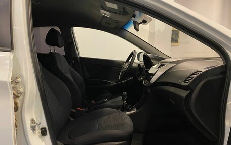 Hyundai Solaris II рестайлинг, 2015 год, 580 000 рублей, 27 фотография