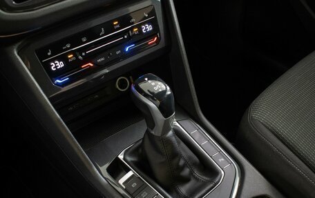 Volkswagen Tiguan II, 2021 год, 2 560 000 рублей, 14 фотография