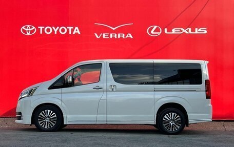 Toyota HiAce H300, 2019 год, 4 500 000 рублей, 2 фотография