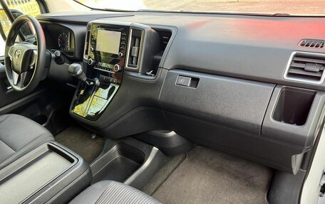 Toyota HiAce H300, 2019 год, 4 500 000 рублей, 13 фотография