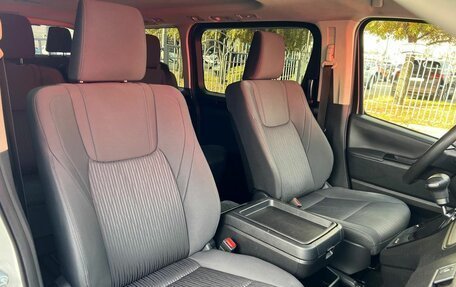 Toyota HiAce H300, 2019 год, 4 500 000 рублей, 24 фотография