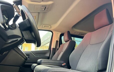 Toyota HiAce H300, 2019 год, 4 500 000 рублей, 23 фотография