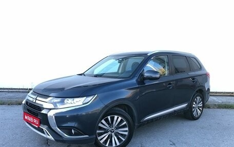 Mitsubishi Outlander III рестайлинг 3, 2019 год, 2 470 000 рублей, 1 фотография
