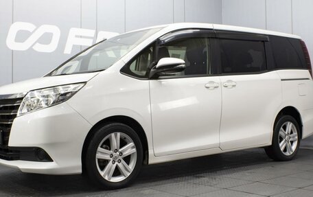 Toyota Noah III, 2017 год, 1 850 000 рублей, 1 фотография