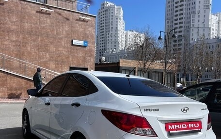 Hyundai Solaris II рестайлинг, 2011 год, 930 000 рублей, 4 фотография