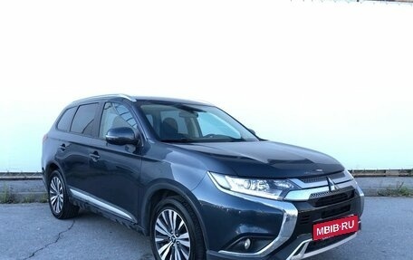 Mitsubishi Outlander III рестайлинг 3, 2019 год, 2 470 000 рублей, 3 фотография