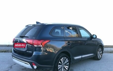 Mitsubishi Outlander III рестайлинг 3, 2019 год, 2 470 000 рублей, 2 фотография