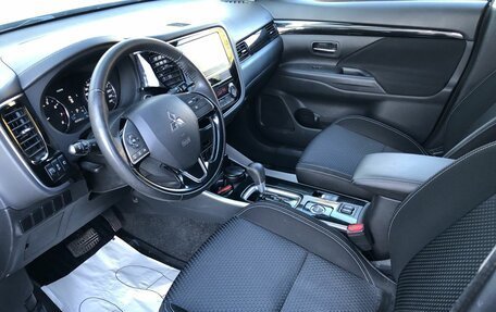 Mitsubishi Outlander III рестайлинг 3, 2019 год, 2 470 000 рублей, 9 фотография