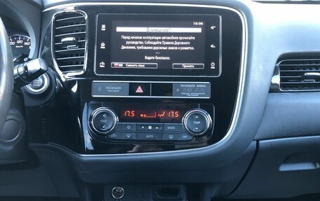 Mitsubishi Outlander III рестайлинг 3, 2019 год, 2 470 000 рублей, 15 фотография