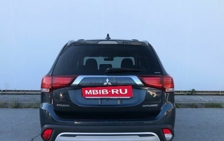 Mitsubishi Outlander III рестайлинг 3, 2019 год, 2 470 000 рублей, 8 фотография