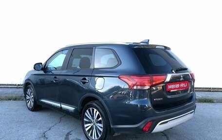 Mitsubishi Outlander III рестайлинг 3, 2019 год, 2 470 000 рублей, 4 фотография