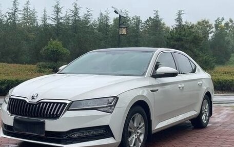 Skoda Superb III рестайлинг, 2021 год, 1 710 000 рублей, 2 фотография