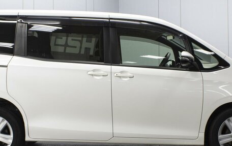 Toyota Noah III, 2017 год, 1 850 000 рублей, 5 фотография