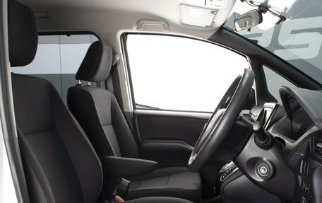 Toyota Noah III, 2017 год, 1 850 000 рублей, 8 фотография