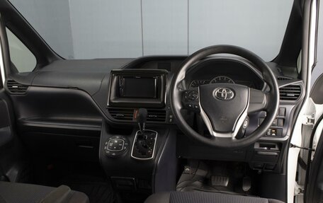 Toyota Noah III, 2017 год, 1 850 000 рублей, 6 фотография