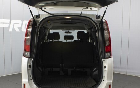 Toyota Noah III, 2017 год, 1 850 000 рублей, 19 фотография