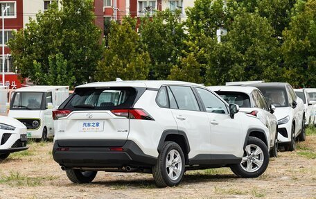 Toyota RAV4, 2025 год, 2 112 000 рублей, 2 фотография