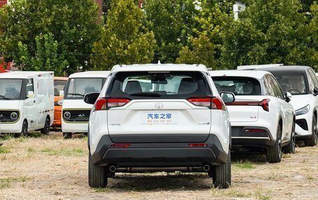 Toyota RAV4, 2025 год, 2 112 000 рублей, 3 фотография