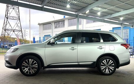 Mitsubishi Outlander III рестайлинг 3, 2019 год, 1 999 000 рублей, 2 фотография