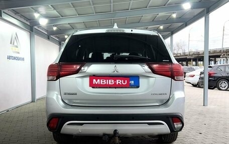 Mitsubishi Outlander III рестайлинг 3, 2019 год, 1 999 000 рублей, 4 фотография