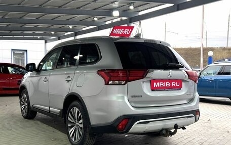 Mitsubishi Outlander III рестайлинг 3, 2019 год, 1 999 000 рублей, 3 фотография