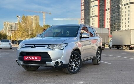 Mitsubishi Outlander III рестайлинг 3, 2014 год, 1 280 000 рублей, 1 фотография