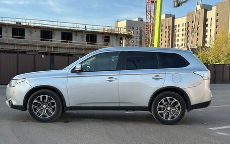 Mitsubishi Outlander III рестайлинг 3, 2014 год, 1 280 000 рублей, 2 фотография