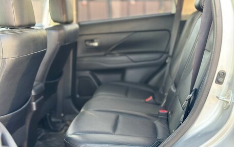 Mitsubishi Outlander III рестайлинг 3, 2014 год, 1 280 000 рублей, 10 фотография