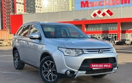 Mitsubishi Outlander III рестайлинг 3, 2014 год, 1 280 000 рублей, 6 фотография