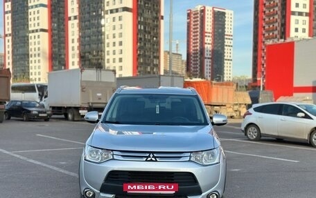 Mitsubishi Outlander III рестайлинг 3, 2014 год, 1 280 000 рублей, 22 фотография