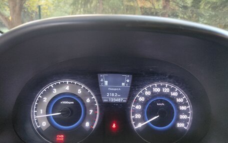 Hyundai Solaris II рестайлинг, 2011 год, 665 000 рублей, 8 фотография