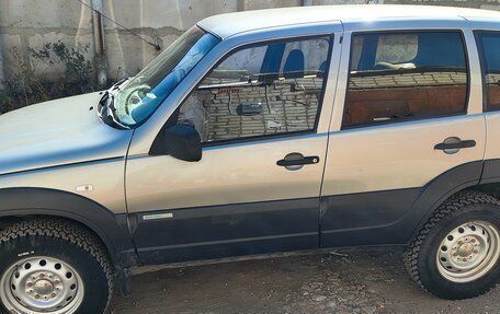 Chevrolet Niva I рестайлинг, 2011 год, 510 000 рублей, 4 фотография