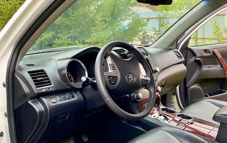 Toyota Highlander III, 2012 год, 2 000 000 рублей, 11 фотография