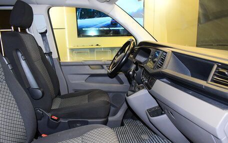 Volkswagen Caravelle T6 рестайлинг, 2021 год, 4 850 000 рублей, 9 фотография