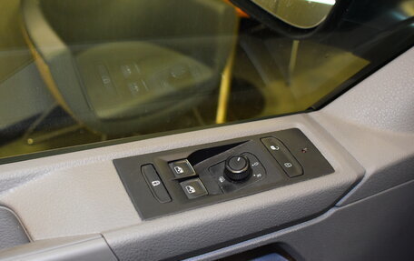 Volkswagen Caravelle T6 рестайлинг, 2021 год, 4 850 000 рублей, 19 фотография