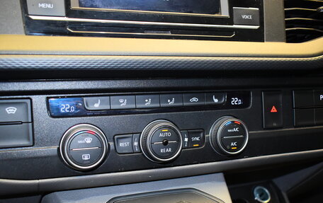 Volkswagen Caravelle T6 рестайлинг, 2021 год, 4 850 000 рублей, 21 фотография