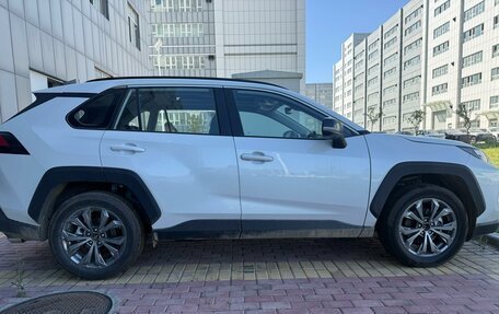 Toyota RAV4, 2025 год, 3 900 000 рублей, 4 фотография