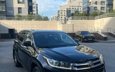 Toyota Highlander III, 2019 год, 3 500 000 рублей, 1 фотография