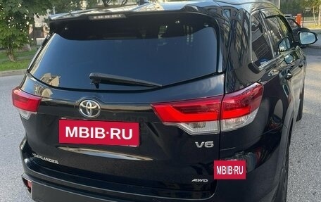 Toyota Highlander III, 2019 год, 3 500 000 рублей, 2 фотография