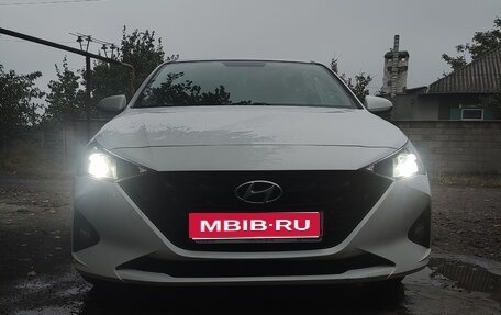 Hyundai Solaris II рестайлинг, 2021 год, 1 650 000 рублей, 1 фотография